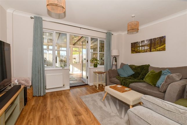 Hardy Close, Horley photo 3