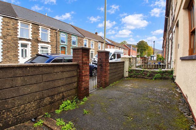 328 Brithweunydd Road, Tonypandy photo 5