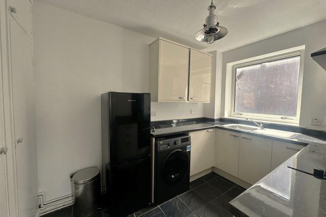 Thumbnail Flat to rent in St Mary Le Park Court, Parkgate Road, London