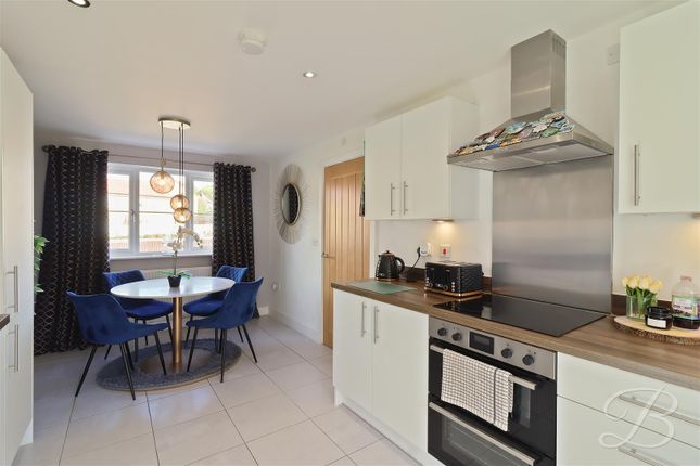 9, Caister Drive, Chesterfield photo 4