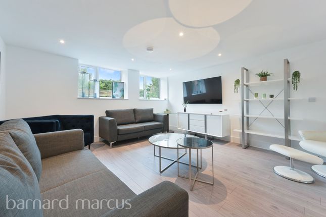 5, Hyder Court, 15, Lime Grove, NEW MALDEN photo 3