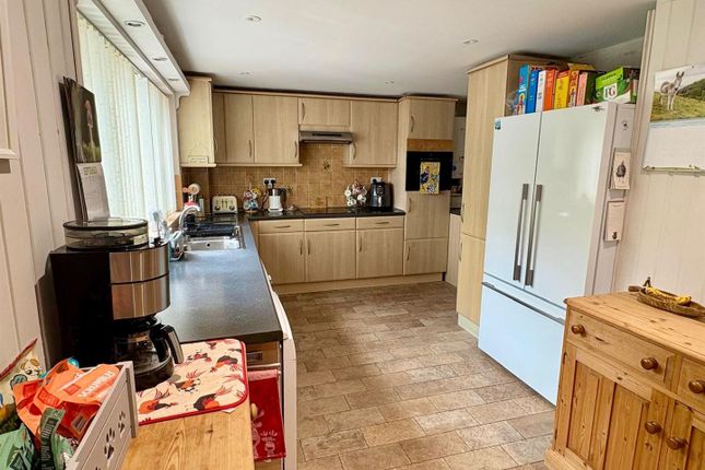 8, Ashley Close, Farnham photo 4