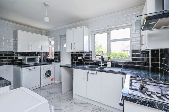 66, Fenton Drive, Nottinghamshire photo 2