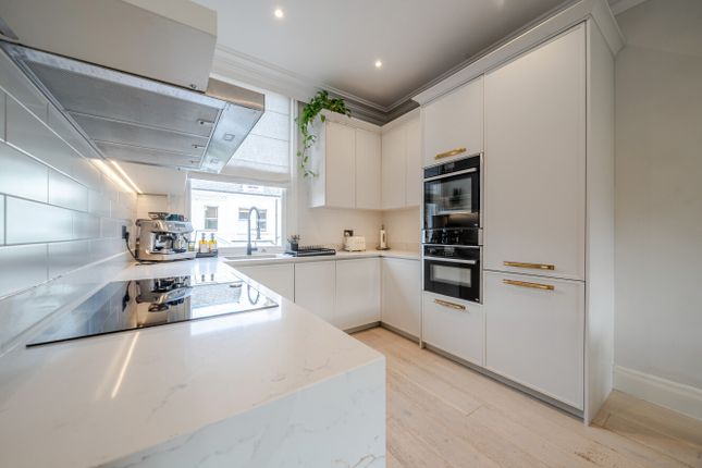 Flat 4, 14, Werter Road, London photo 3