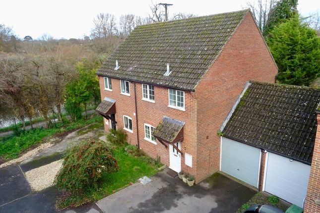 Thumbnail Semi-detached house for sale in Butson Close, Newbury