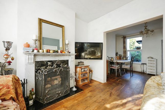 11, Fernbank Crescent, Kent photo 2