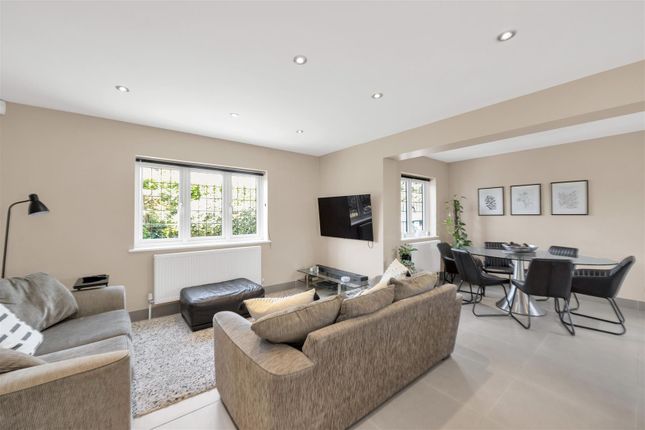 20, Lybury Lane, St. Albans photo 3