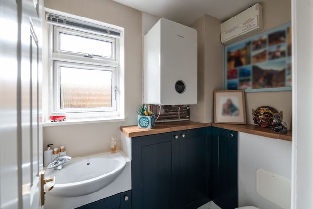 56 Brooklands Way, Redhill photo 3