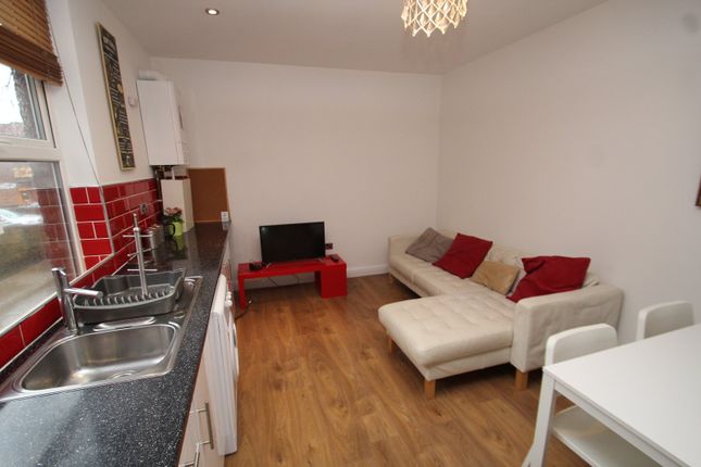 Sholebroke Avenue, West Yorkshire photo 2