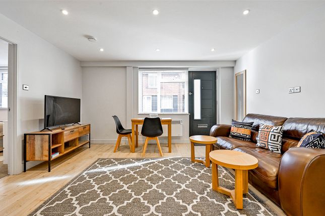 Flat 2, Wellington Court, 27, Little Marlow Road, Buckinghamshire photo 4