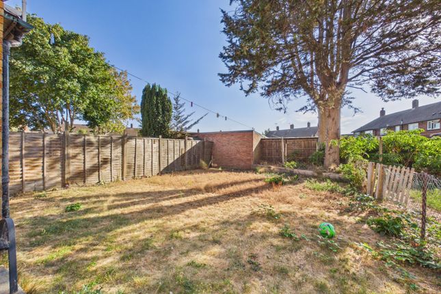18, Ensign Close, Stanwell photo 3