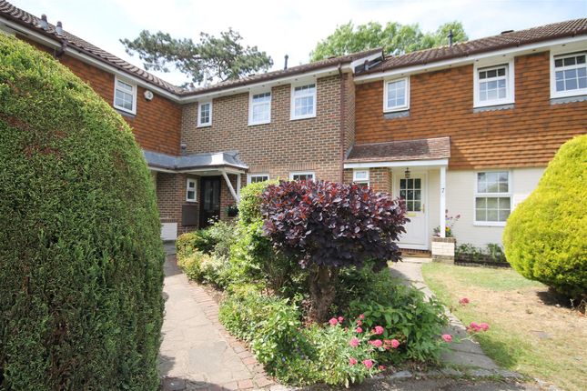 3-bed house on Wishford Court, Ashtead, £2,295/mo