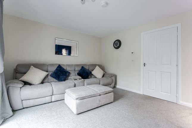 108, Cadwell Crescent, Gorebridge photo 3