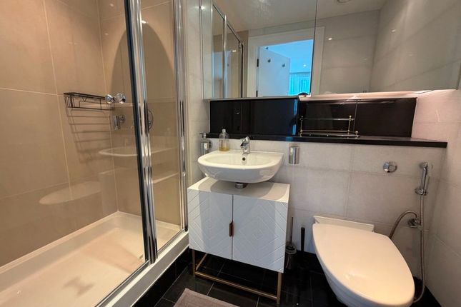 Flat 13, Howard Building, London photo 5