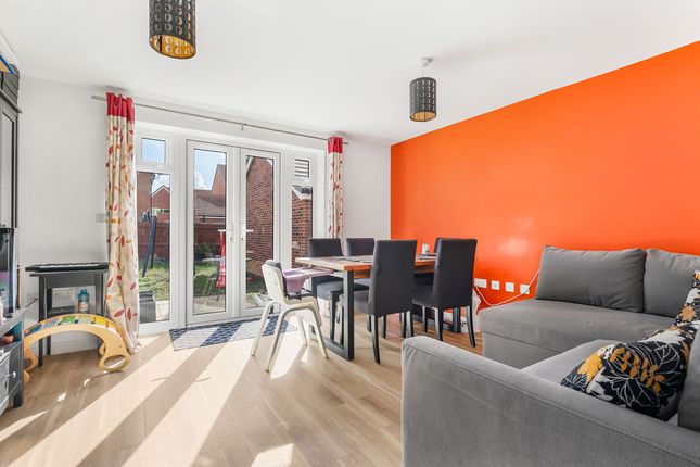6, Marjoram Way, Didcot photo 3