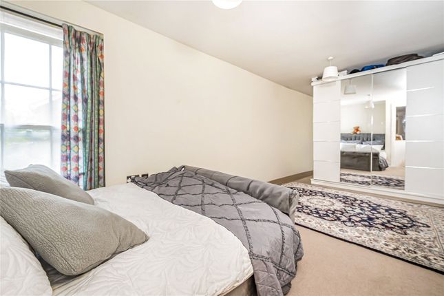 13, Pulteney Close, Middlesex photo 4