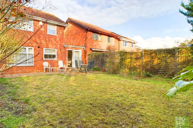 Link-detached house for sale in Constable Way, College Town, Sandhurst, Berkshire