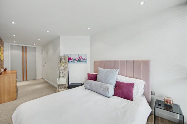 Apt 502 Fairbairn, Henry Street, Manchester photo 4