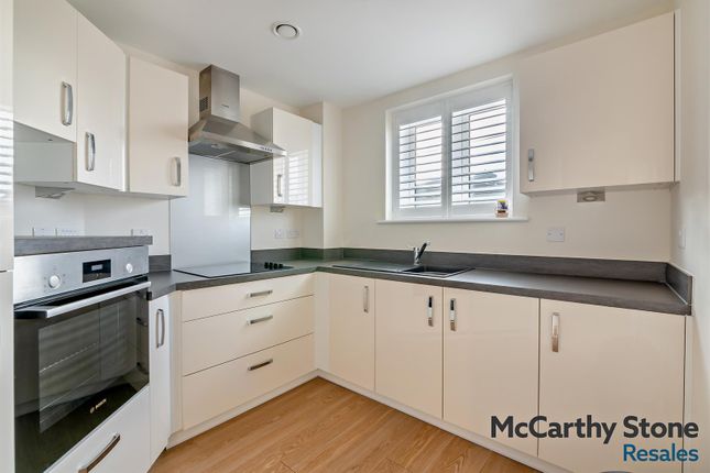 32 William House, The Moors, Thatcham photo 4