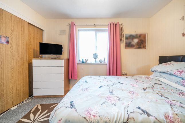 13, Woodlea Court, Cowley photo 4