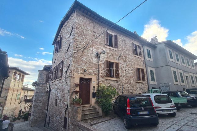 Thumbnail Town house for sale in Spello, Perugia, Umbria