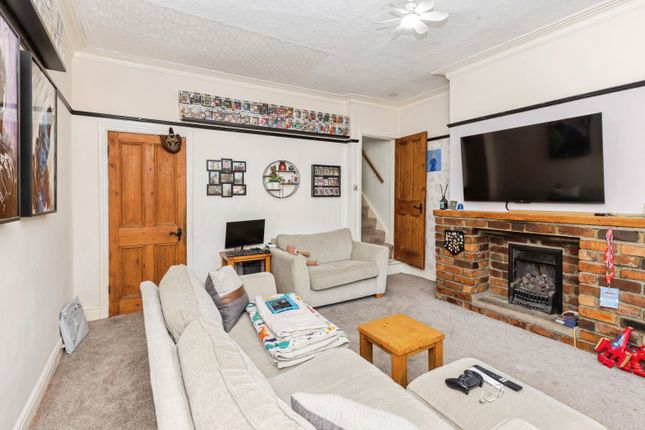 266, Bradford Road, Brighouse photo 2