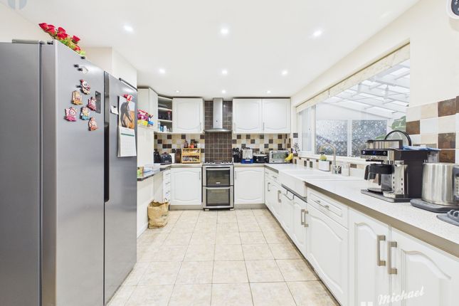 14 Ivinghoe View, Aylesbury photo 4