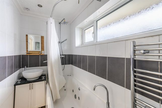 5, Davnic Close, Pontypridd Street, Barry photo 5