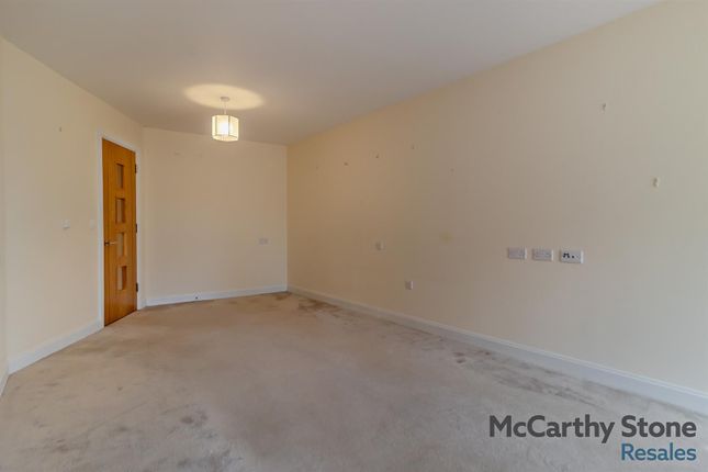 35 Roslyn Court, Lisle Lane, Ely photo 3