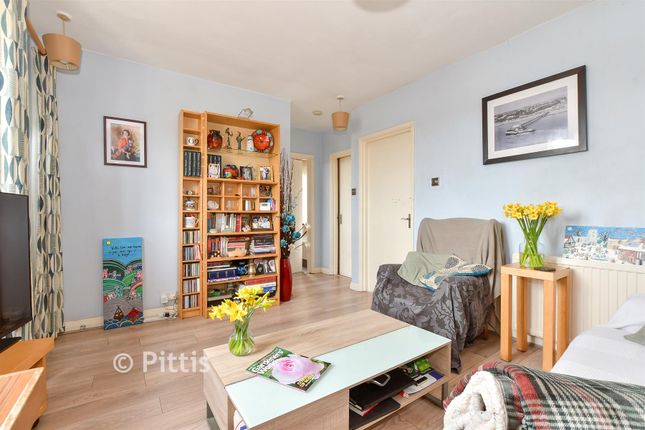 2-bed flat on 13, Leed Street, Sandown, £109,000
