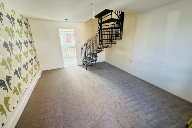 16, Thornford Drive, Swindon photo 2