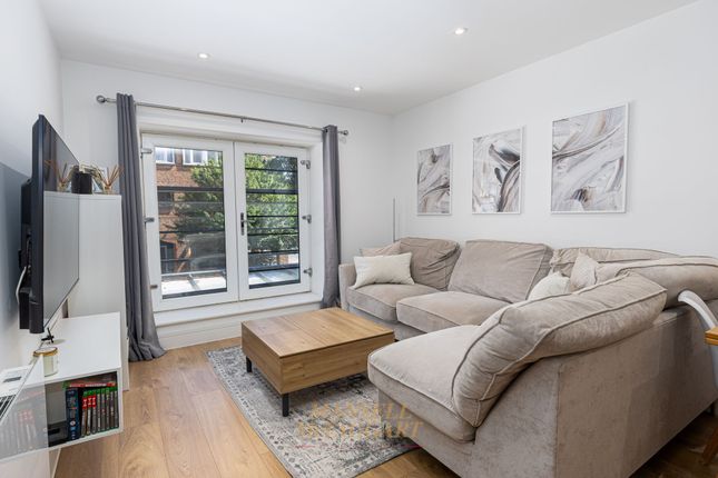 Flat 4, Saxley Court 121-129 Victoria Road, Horley photo 4