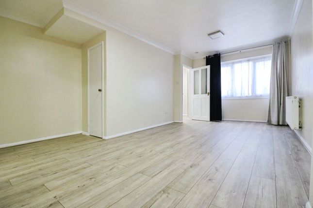 98, Torridge Road, Slough photo 3