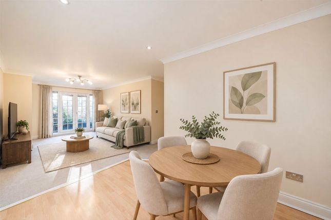 Oatlands Avenue, Weybridge photo 2