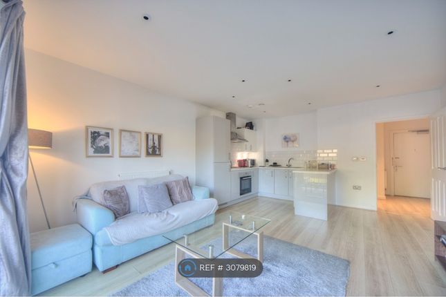 Knowles Court Brumwell Avenue, London photo 3