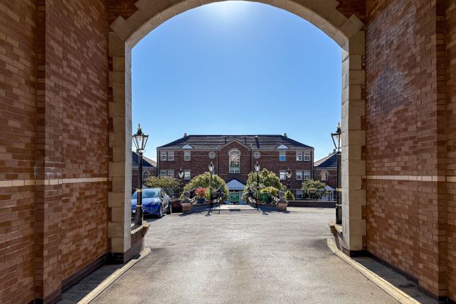 1-bed flat on 10, Sandringham Court, Huddersfield, £155,000