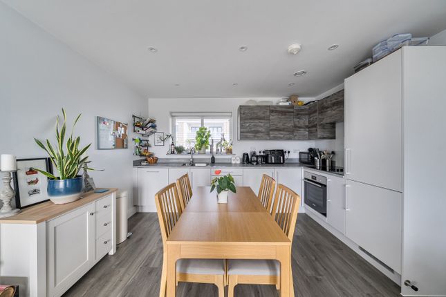 Flat 13, Aspect Place,, Mole Road, Walton-on-Thames photo 2