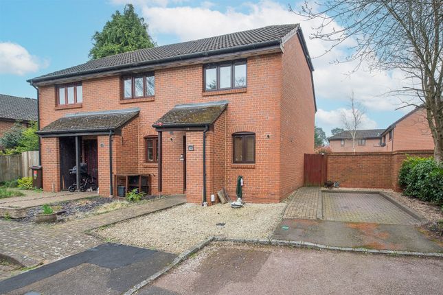 End terrace house to rent in Wentworth Close, Crowthorne