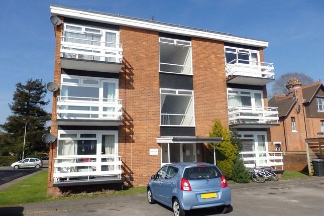 Thumbnail Flat to rent in Queens Court, St. Johns Road, Newbury