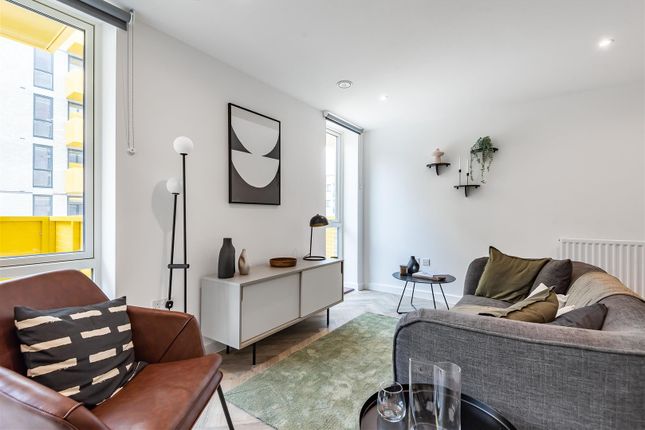 Flat to rent in Machine Works House, Pressing Lane, Hayes
