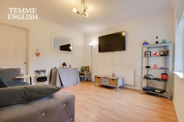 20 Salisbury Avenue, Stanford-Le-Hope photo 2