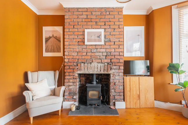 2W2Rwl - Living Room A.Jpg