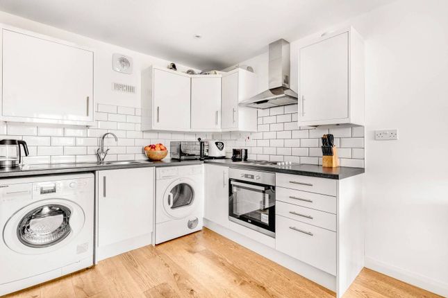 Flat for sale in Grenfell Road, Tooting, Mitcham