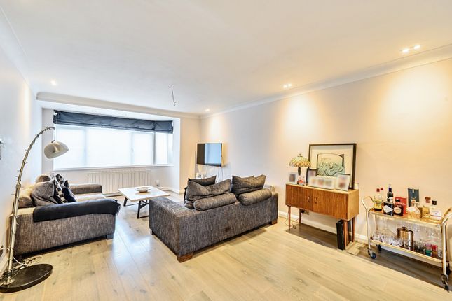 11, Hillcrest Gardens, London photo 3