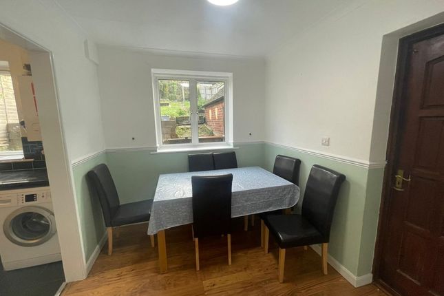 245, Desborough Avenue, High Wycombe photo 5