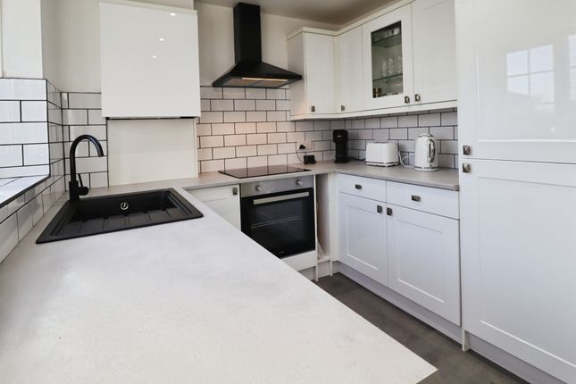 10, Sundew Close, CARDIFF photo 3