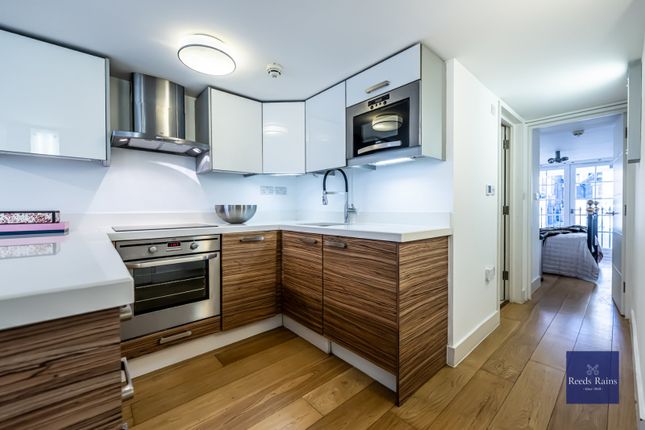Flat for sale in Colnbrook Street, London