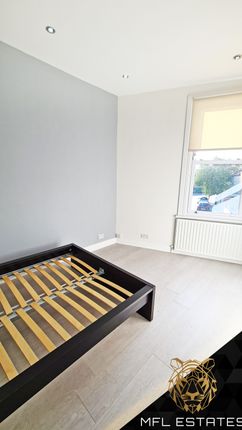 Flat, 109 Manor Lane, London photo 5