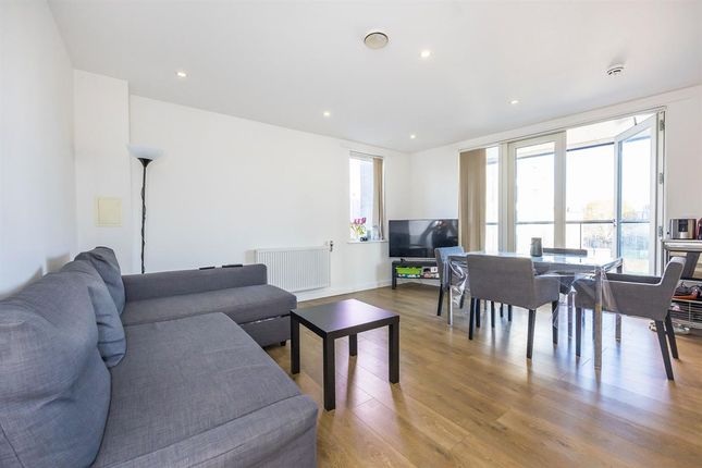 Thumbnail Flat to rent in Queensbury House, Poplar