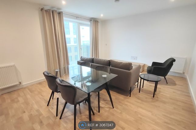 Flat, Sibley House Cedrus Avenue, Southall photo 3